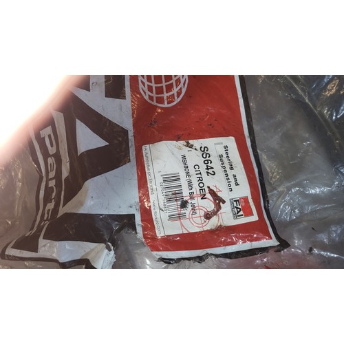 5879 - 1 pallet containing approx 50 x various FAI steering / suspension parts