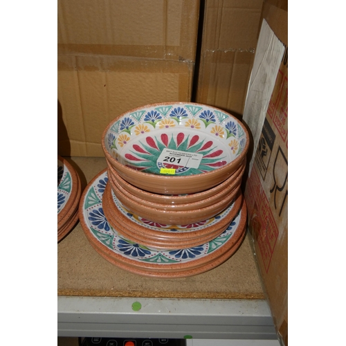 201 - A Tar Hong Melamine set comprising of 4 x large plates, 4 x small plates and 4 x bowls