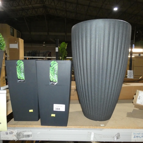 388 - 2 x Prosperplast Urbi Elegance black plastic planters each approx 19 x 19 x 38cm high and 1 x dark g... 