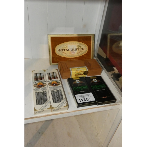 1135 - Approx 51 various cigars including Dannemann, Balmoral, Ritmeester (opened) & Clubmaster.