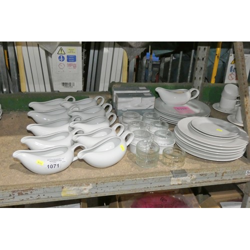 1071 - A quantity of various crockery, plates gravy boats etc