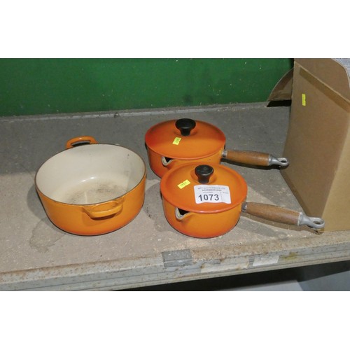 1073 - 3 x orange Le Cruset cooking pots, 21cm, 17cm & 15cm, with 2 lids