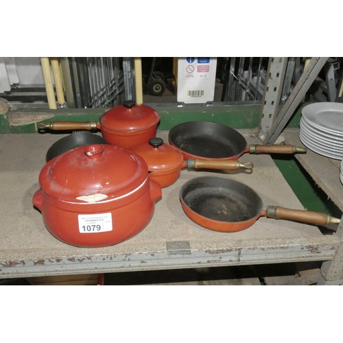 1079 - A set of Salter cast iron cooking pots and pans in red and a ceramic stock pot with a repaired lid