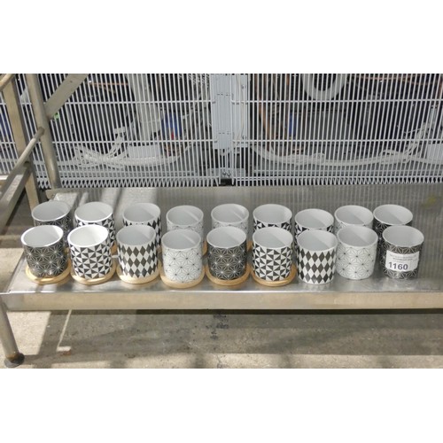 1160 - 18 x small plant pots with 12 wooden trays