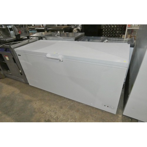 1176 - A large commercial chest freezer by Diaminox with 2 inner baskets 240v - trade, Tested Working  SIZE... 