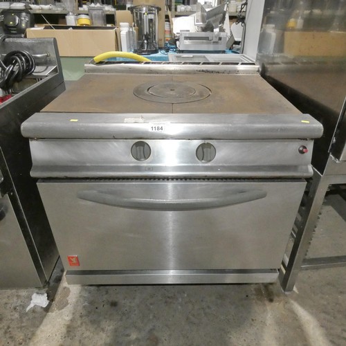 1184 - A solid top gas fired range with single drop door oven beneath