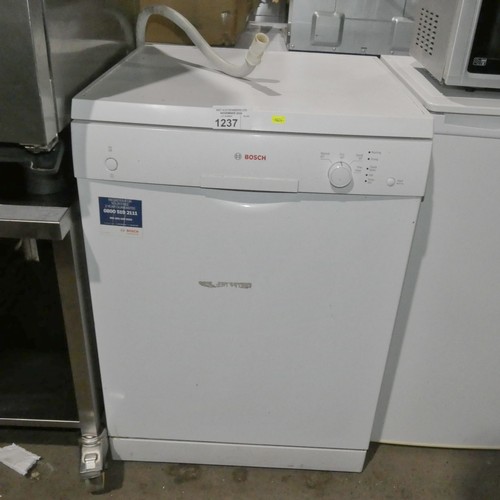 1237 - An under counter dishwasher by Bosch type SL6P1B - trade