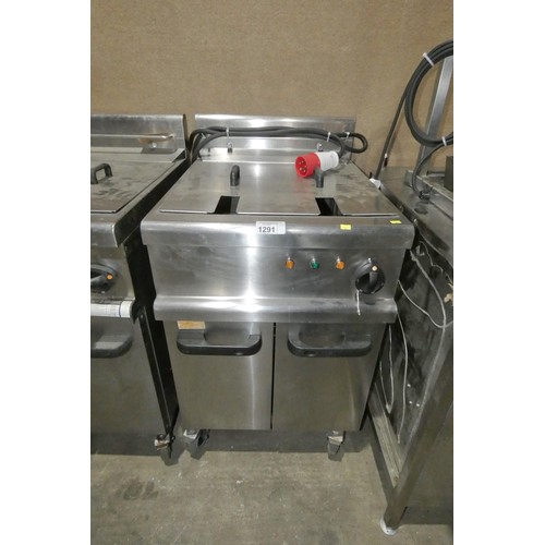 1291 - A commercial stainless steel twin deep fryer by Lincat no baskets 3-phase - trade