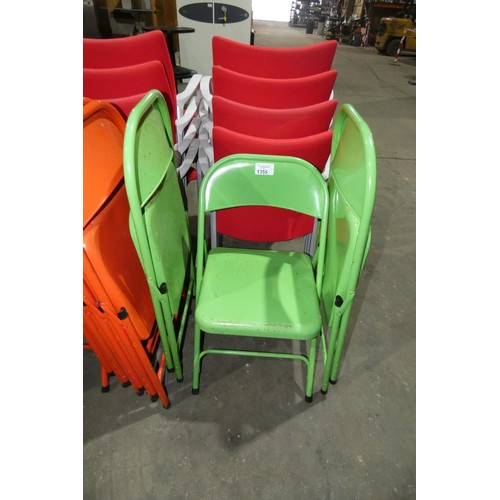 1355 - 3 x green metal folding chairs