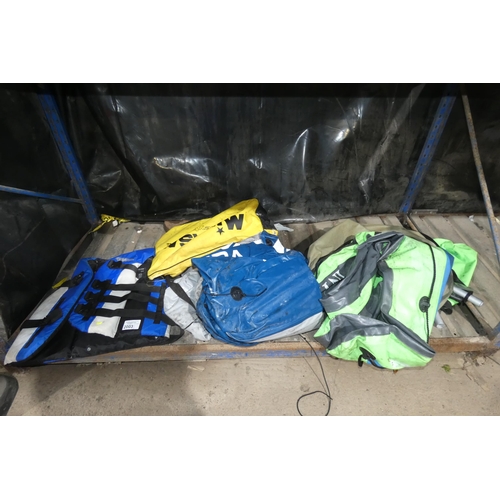 2003 - 2 x inflatable dinghys (1 x Intex and 1 x Riviera), 2 x oars and 1 x buoyancy aid. Contents of 1 she... 