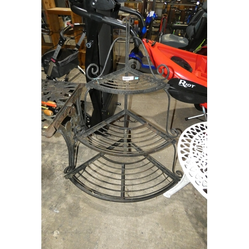 2051 - 1 x black metal corner plant stand