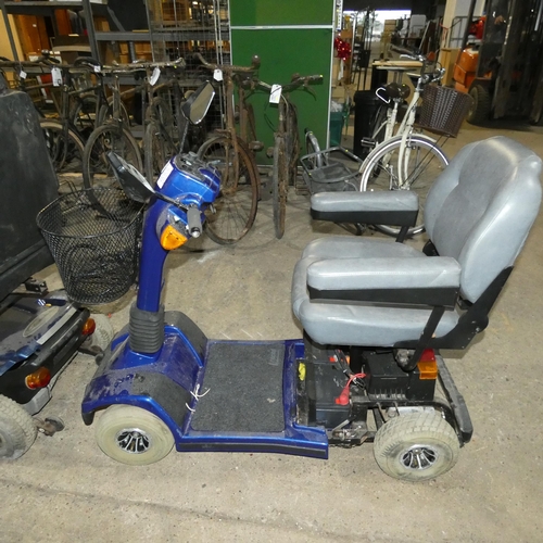 2075 - 1 x Pride Legend battery powered mobility scooter supplied with a mains charger cable and a key - Re... 