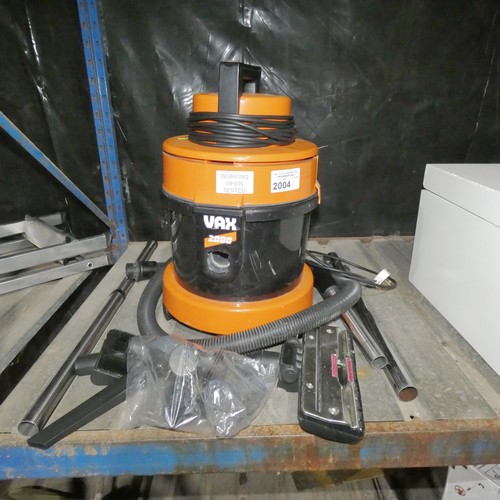 2004 - 1 x VAX 2000 vacuum cleaner 240v (Trade)