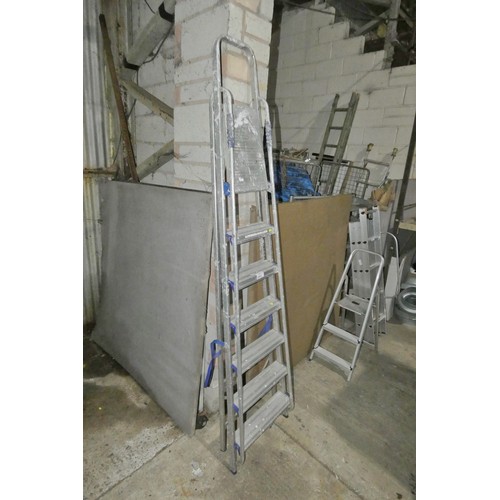 2083 - 1 x Abru aluminium step ladder