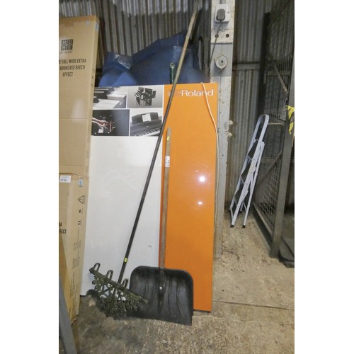 2131 - 1 x snow shovel and 1 x cast metal black painted garden hanging pole - Please note that one of the f... 