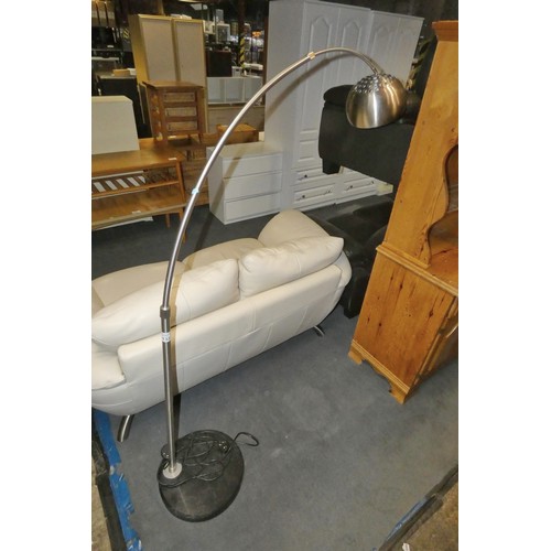 2132 - 1 x cantilever floor standing lamp 240v (Trade)