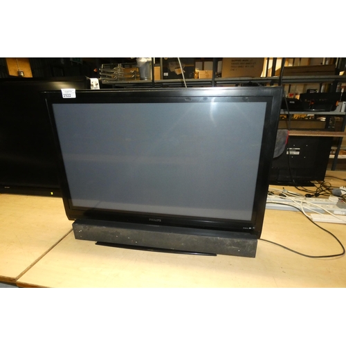 2522 - A 42 inch flat screen TV by Philips type 42PFP5532D no remote - trade