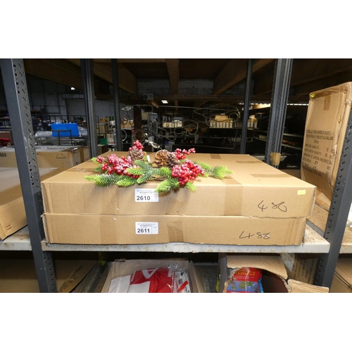 2611 - A box containing 6 decorative Christmas wreaths