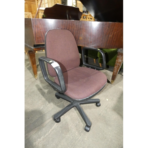 2778 - A brown upholstered office swivel chair