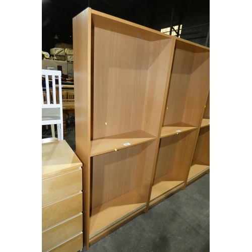 2781 - A tall wood effect bookcase with 5 shelves approx 80x28x203