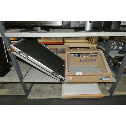 2476 - A table top rack mount box and skate