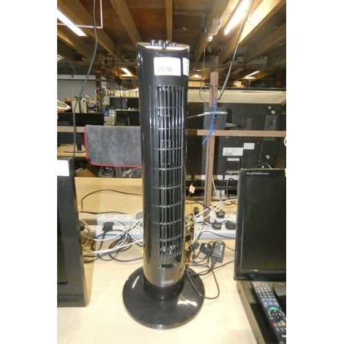 2530 - A rotating upright table top fan, missing timer knob, working when tested - trade