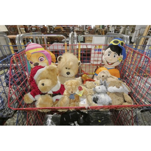 2671 - A quantity of various soft toys, contents of 1 basket, basket not included