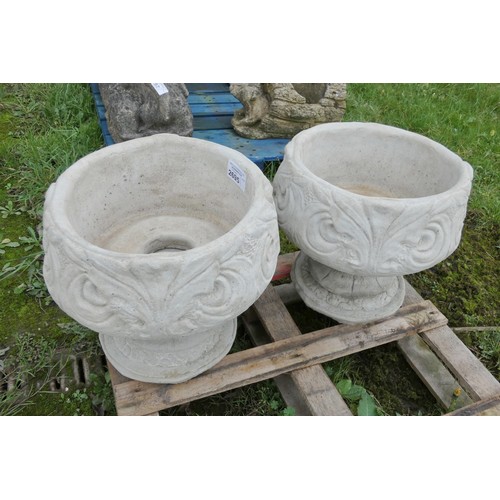 2695 - 2x concrete goblet style planters