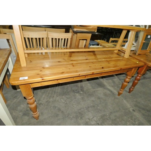 2750 - A pine farmhouse dining table approx 184x90