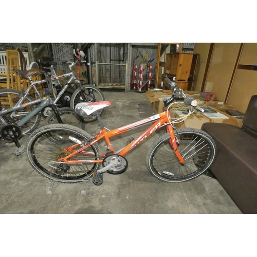 2757 - A Claud Butler mountain bike type Summoner - 24 inch wheels