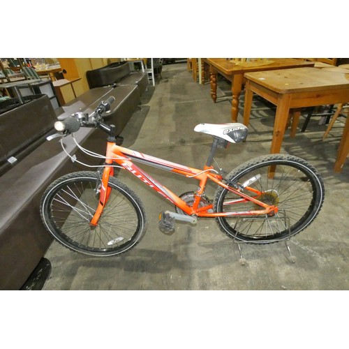 2757 - A Claud Butler mountain bike type Summoner - 24 inch wheels