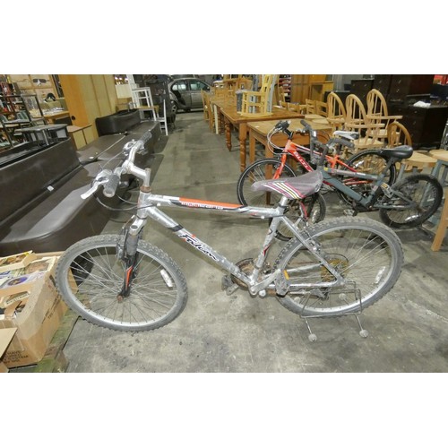 2759 - A mountain bike by Falcon type Montana 26 inch wheels