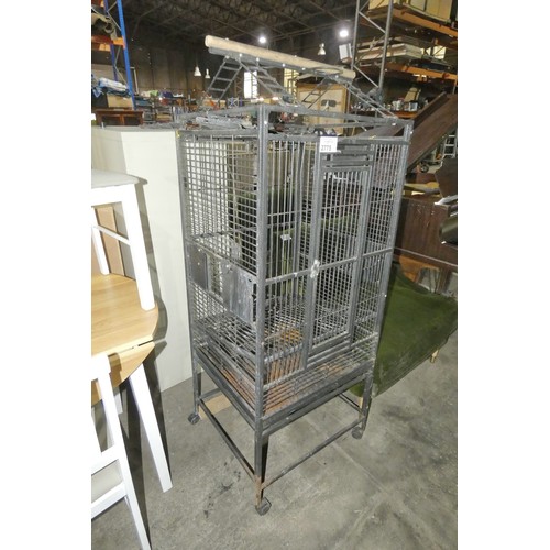 2775 - A large parrot cage (one wheel missing)