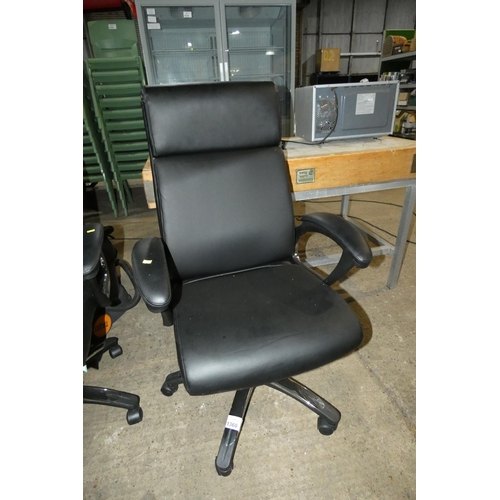 1360 - 1 x Dynamic black upholstered office swivel chair