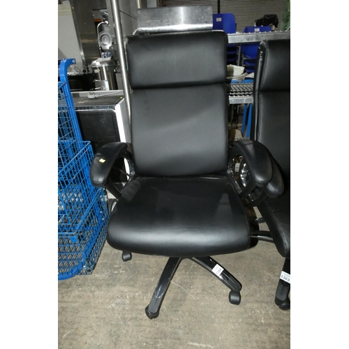 1364 - 1 x Dynamic black upholstered office swivel chair