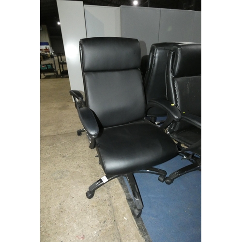 1407 - 1 x Dynamic black upholstered office swivel chair