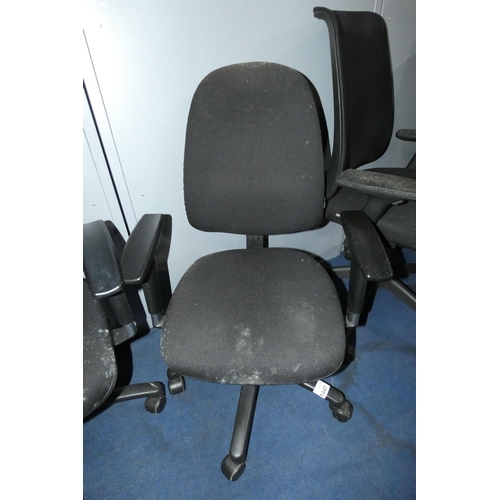 1447 - 1 x black upholstered office swivel chair