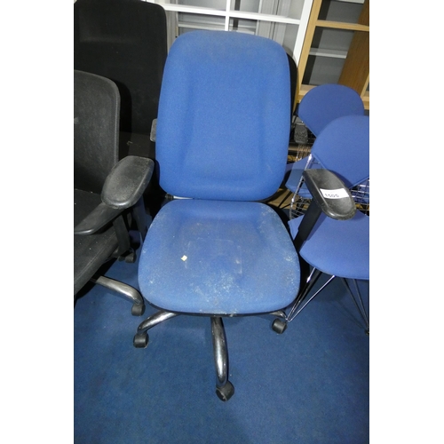 1505 - 1 x blue upholstered office swivel chair