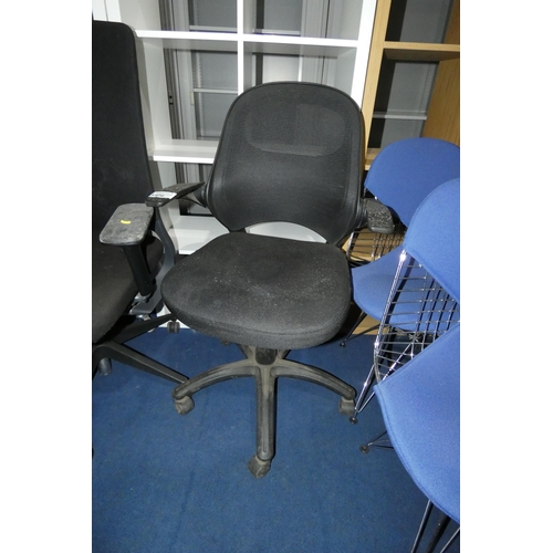 1506 - 1 x black upholstered office swivel chair with mesh back