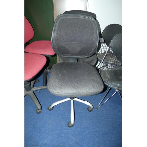 1518 - 1 x black upholstered armless office swivel chair with mesh back