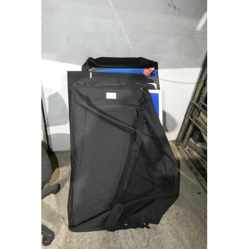 1522 - A quantity of various exhibition type display panels mainly in black soft carry bags