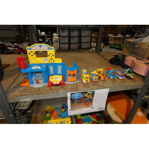 2123 - A VTech Toot Toot parking tower and car wash toy set, with additional track and cars. Contents of 3 ... 