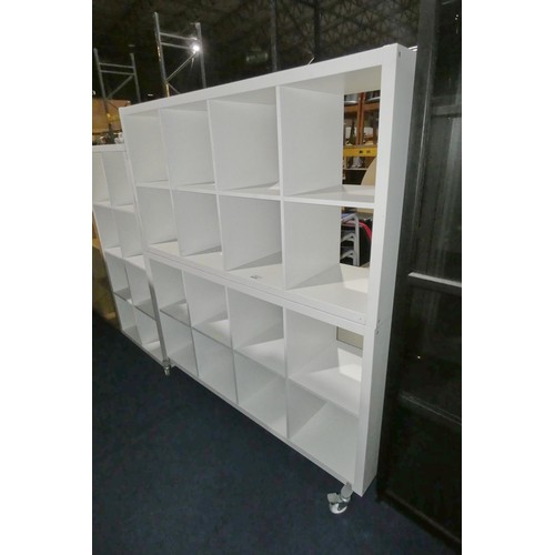 1475 - 2 x white cube shelving units each approx 147 x 39 x 77cm high - one has wheels fitted