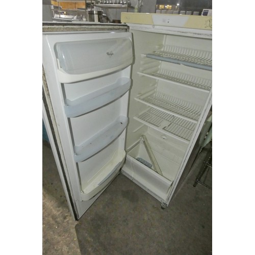 1095 - A 3/4 height fridge by Whirlpool, ideal for garage or shed (Trade)