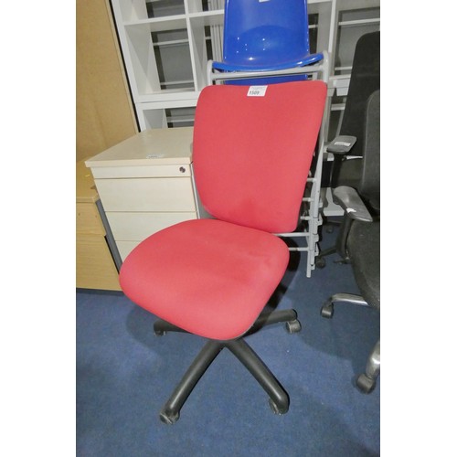 1509 - 1 x red upholstered armless office swivel chair