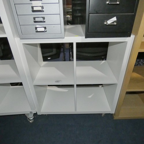 1482 - 1 x white cube shelving unit approx 77 x 39 x 83cm high - has wheels fitted