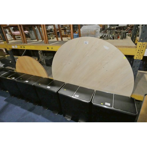 1530 - 2 x wood effect round table tops (no legs are included) comprising 1 at diameter approx 150cm and 1 ... 