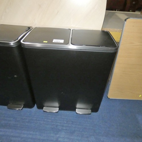 1531 - 1 x twin compartment / twin pedal bin