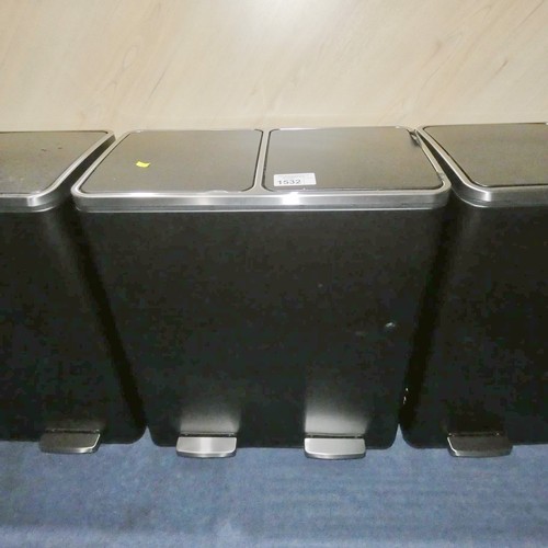 1532 - 1 x twin compartment / twin pedal bin