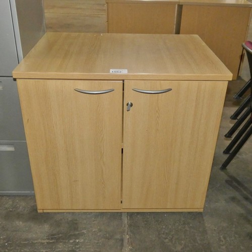 1562 - 1 x wood effect 2 door cabinet approx 80 x 60 x 73cm high